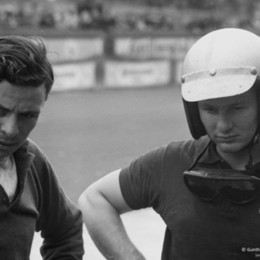 JIm avec son coéquipier Bruce McLaren au 1000 km du Nurburgring 1960 avec l'Aston Martin de l'Essex Racing Team